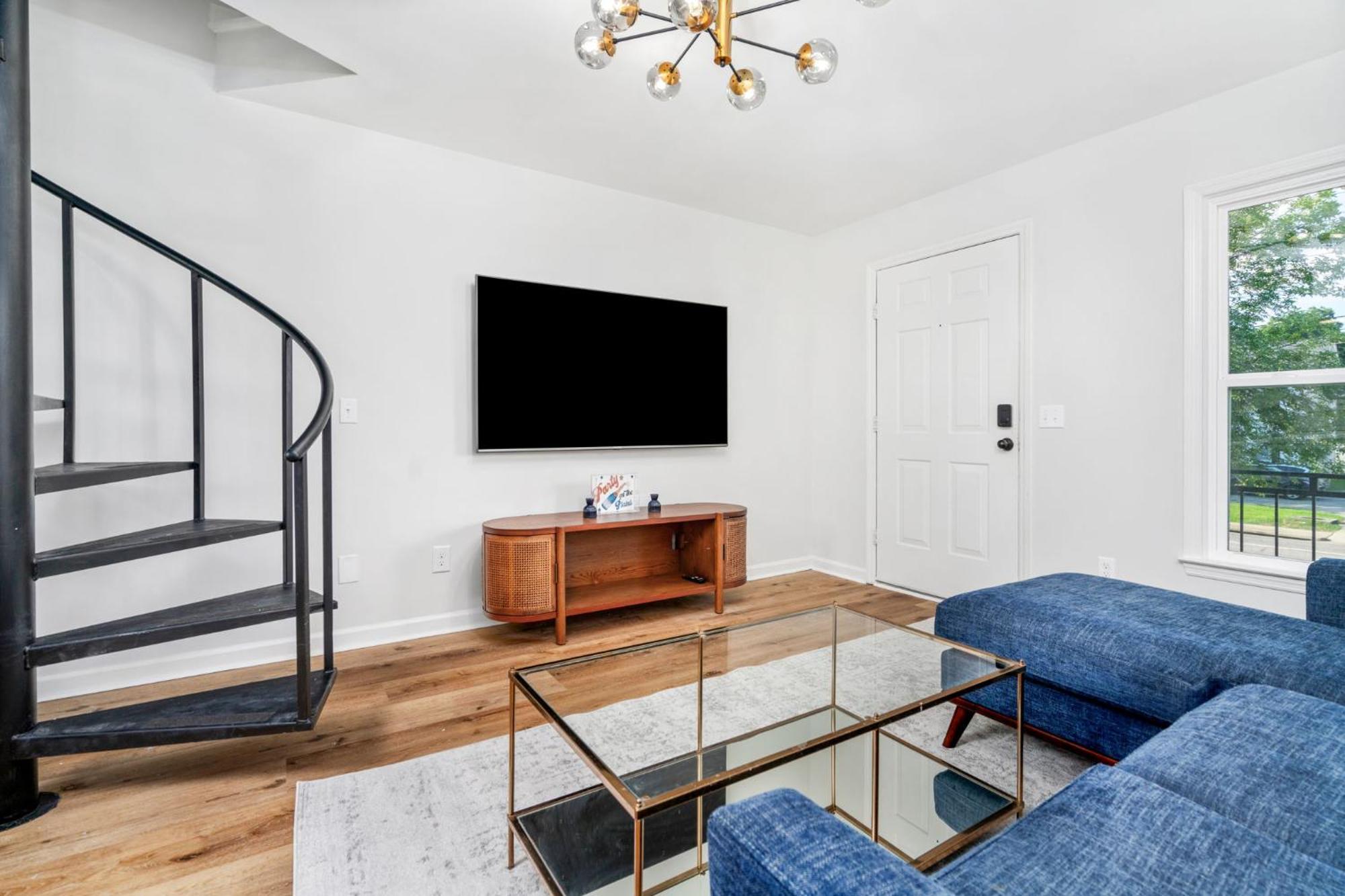Appartamento Remodeled And New - Walk To Downtown Auburn Esterno foto
