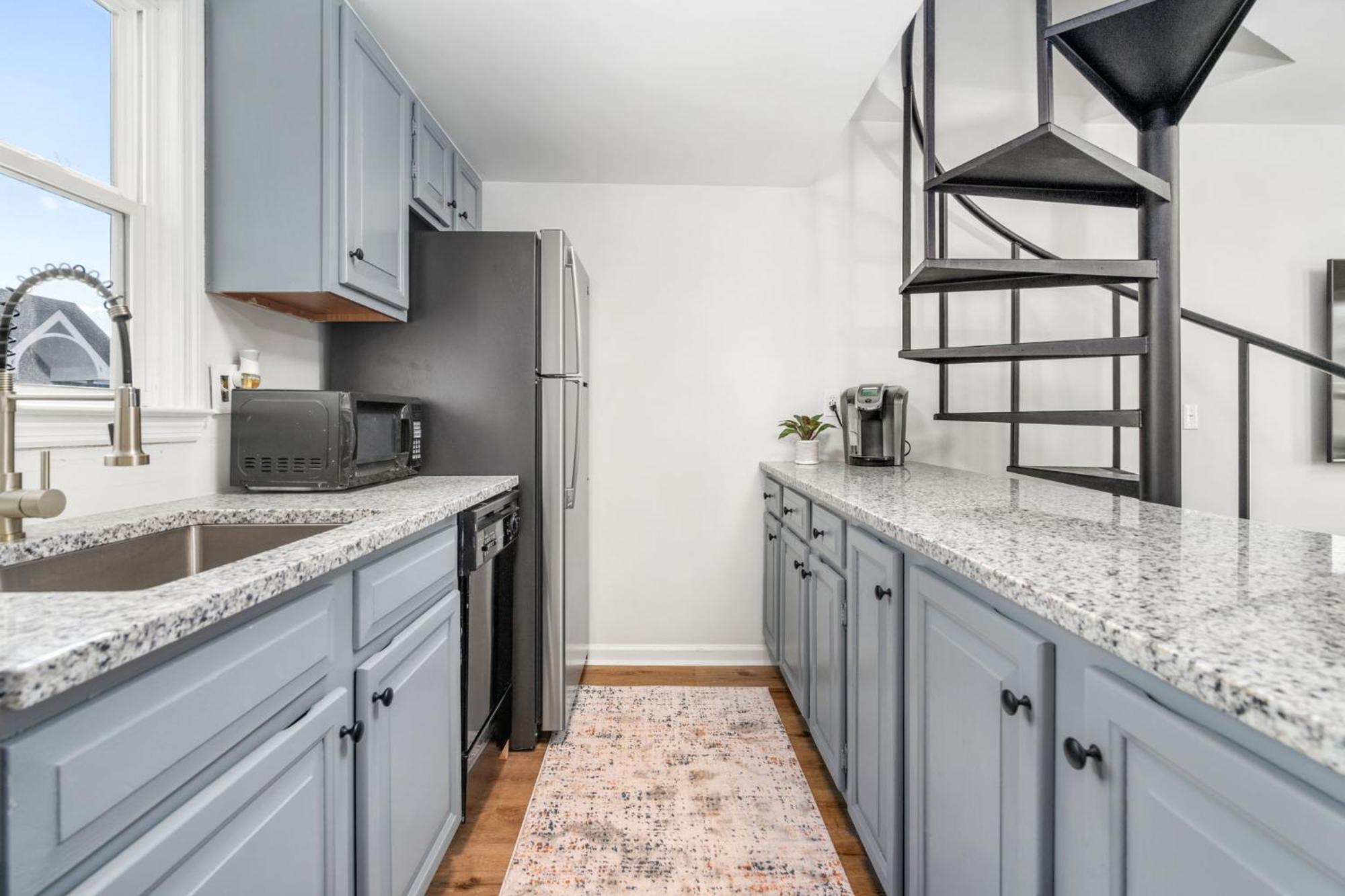 Appartamento Remodeled And New - Walk To Downtown Auburn Esterno foto